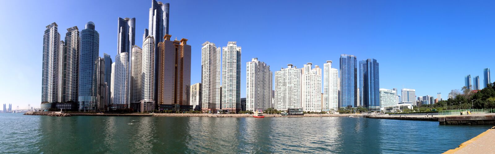 Canon EOS M50 (EOS Kiss M) sample photo. Wide angle, skyscraper, busan photography