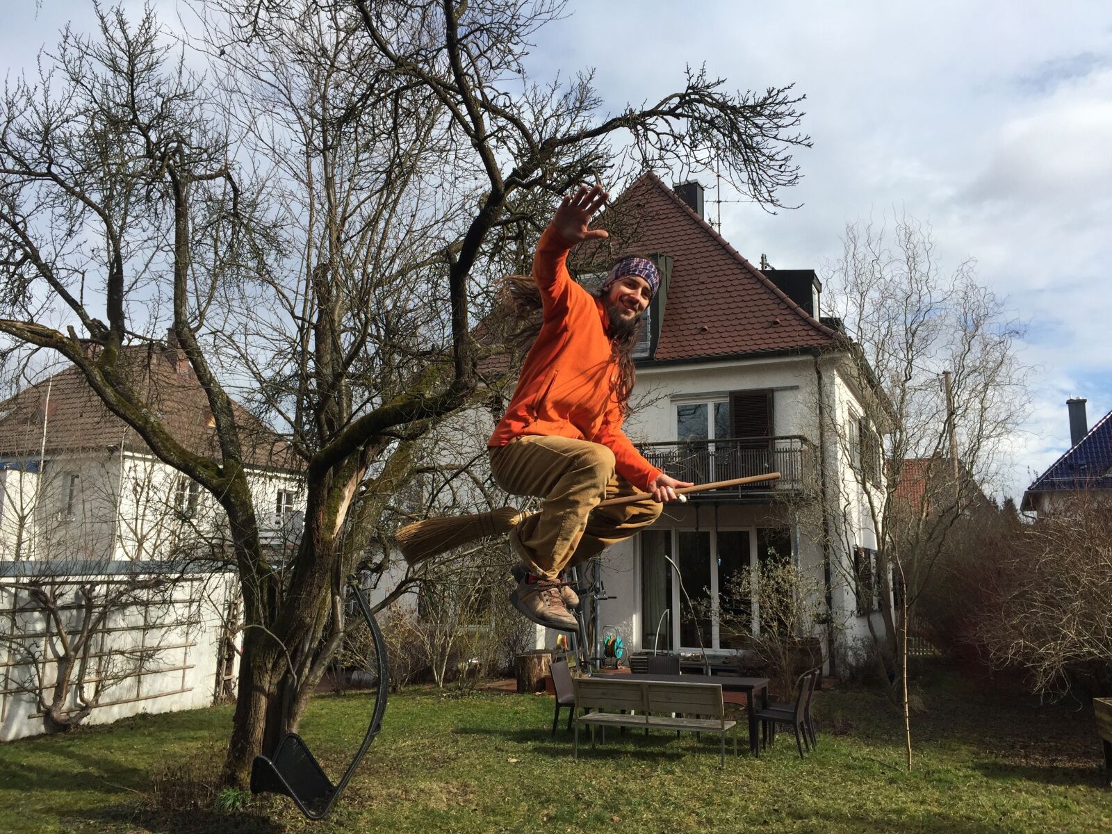 iPhone 6 Plus back camera 4.15mm f/2.2 sample photo. Broom, flying, the witch photography
