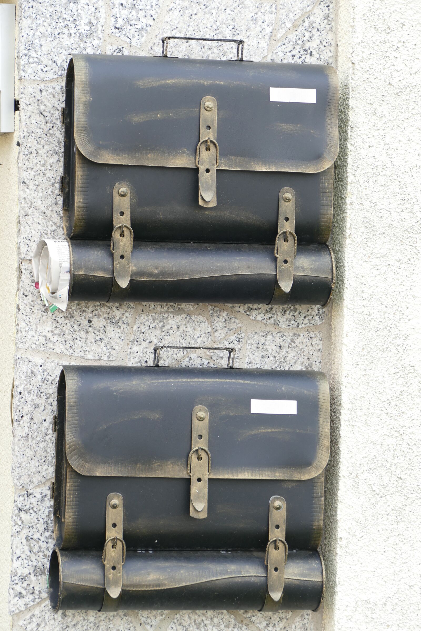 Panasonic Lumix DMC-FZ1000 sample photo. Letter boxes, letters, newspaper photography