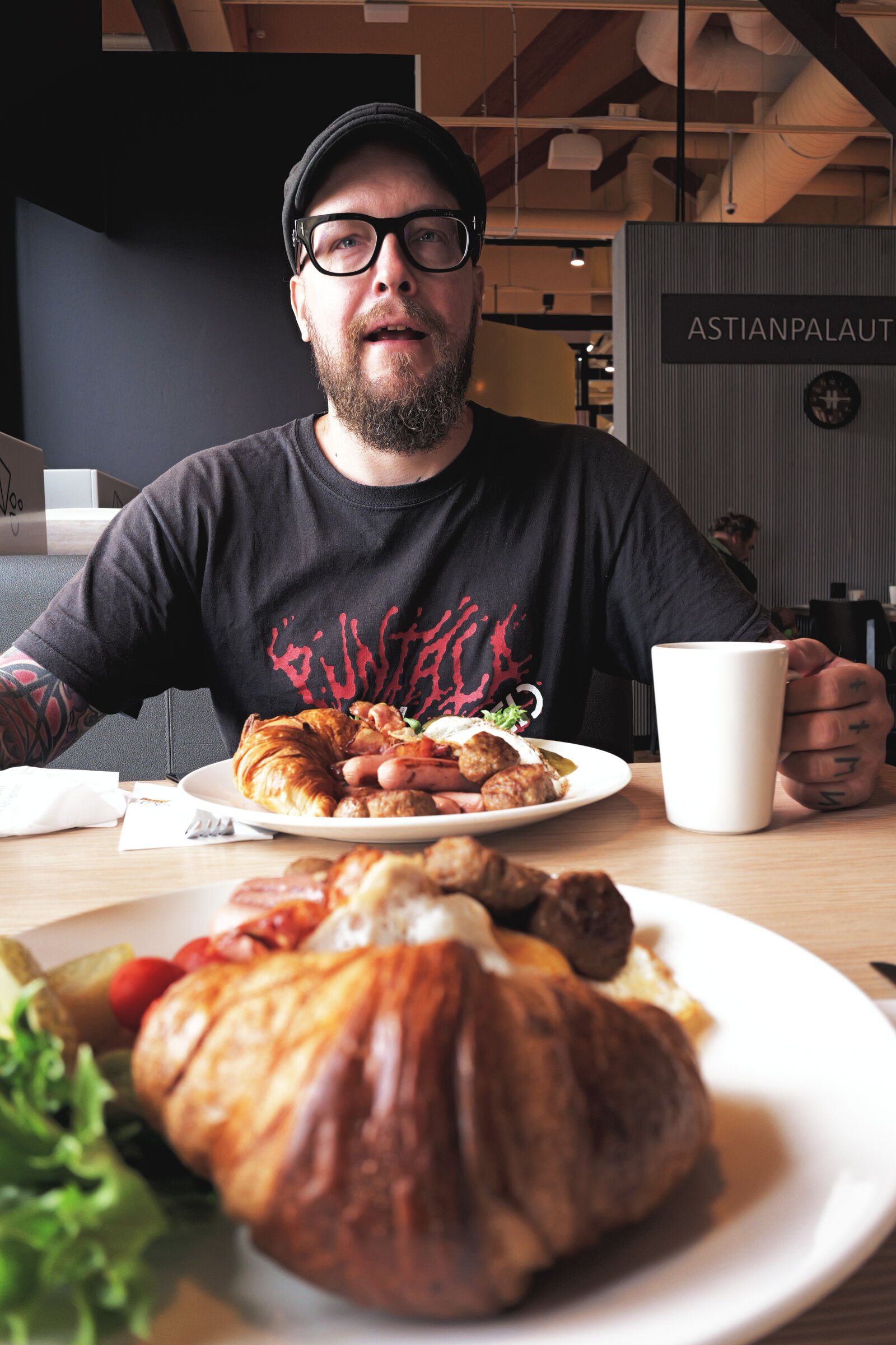 Panasonic Lumix DC-S9 sample photo. Lunch of heroes photography