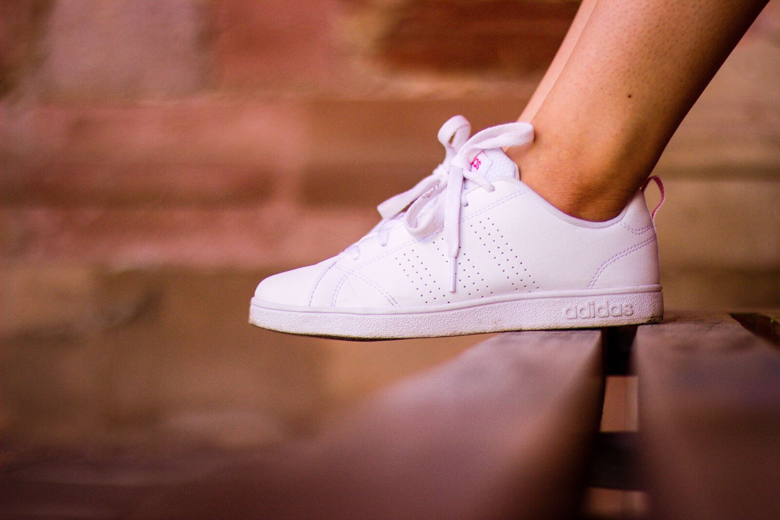 Canon EOS 600D (Rebel EOS T3i / EOS Kiss X5) sample photo. Sports shoe, tennis, white photography