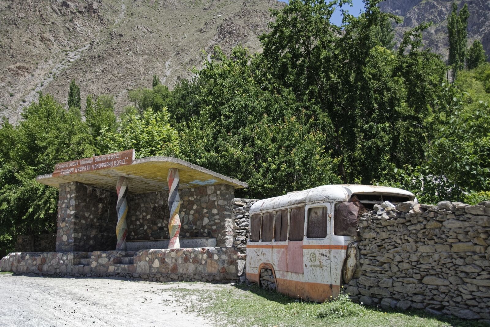 Nikon D500 sample photo. Bus stop, stop, village photography