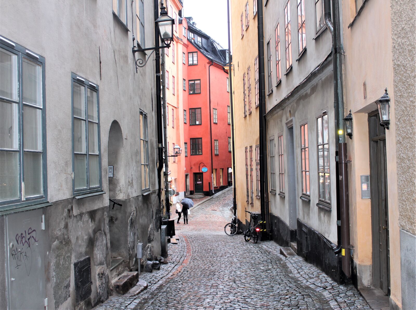 Canon EOS 700D (EOS Rebel T5i / EOS Kiss X7i) sample photo. Alley, street, buildings photography