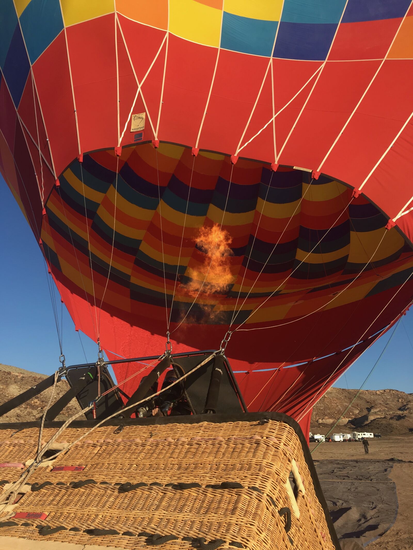 iPhone SE back camera 4.15mm f/2.2 sample photo. Hot air balloon, launch photography