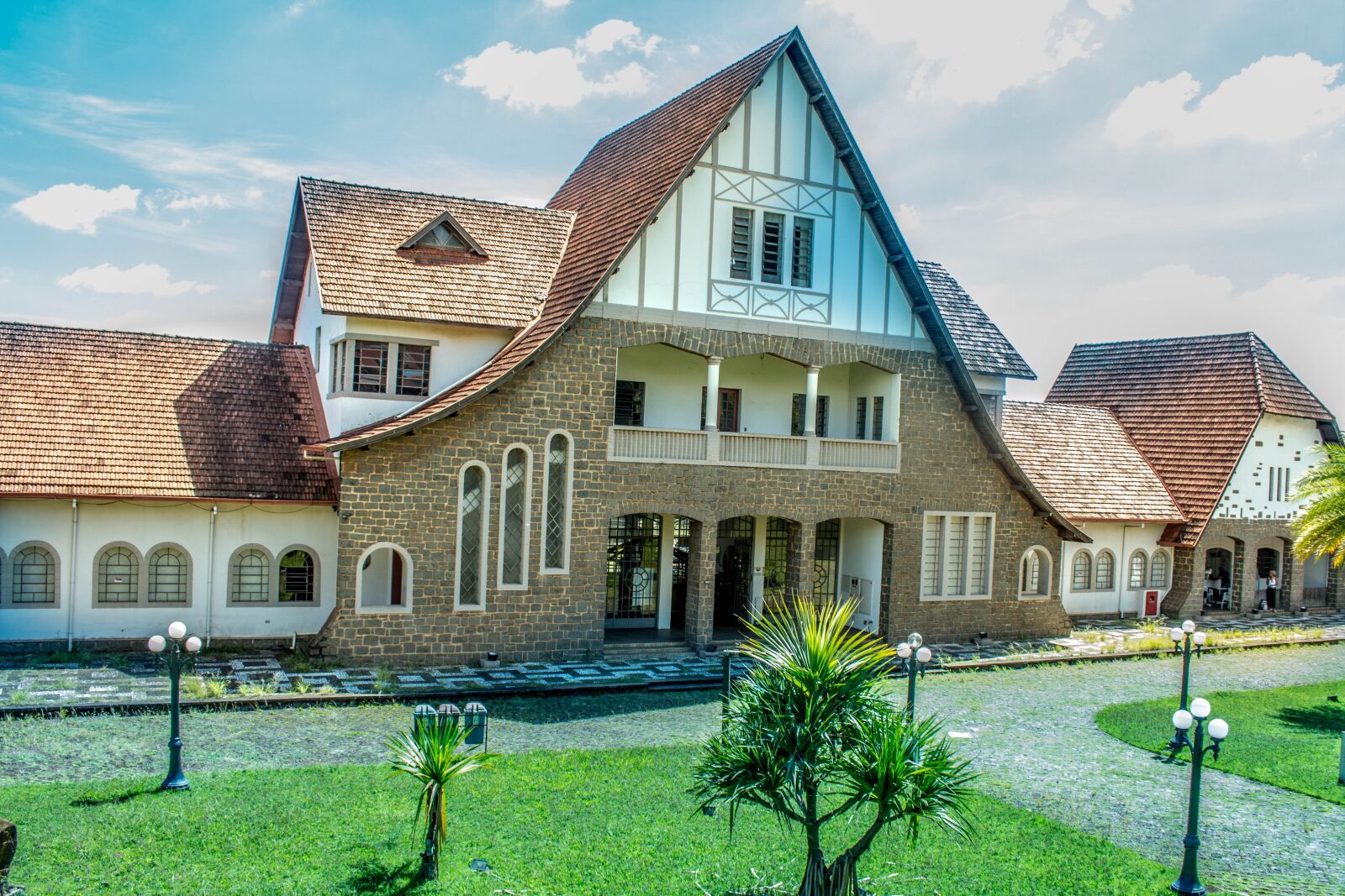 Canon EOS 700D (EOS Rebel T5i / EOS Kiss X7i) sample photo. Home, architecture, roof photography