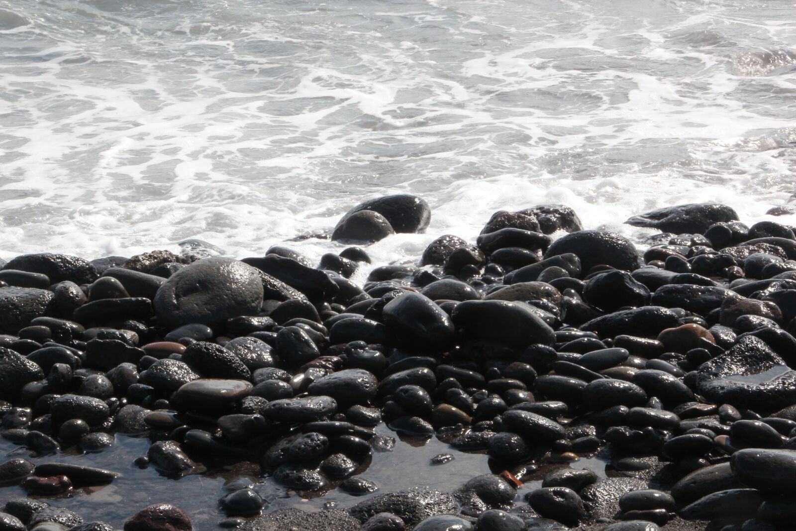 Canon EOS 550D (EOS Rebel T2i / EOS Kiss X4) sample photo. Jeju island, beach, waves photography