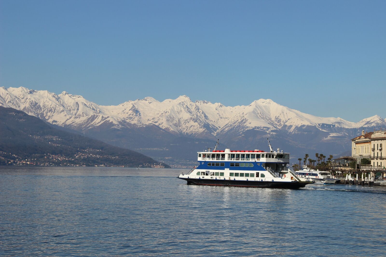 Canon EOS 600D (Rebel EOS T3i / EOS Kiss X5) sample photo. Lake, ferry, como photography