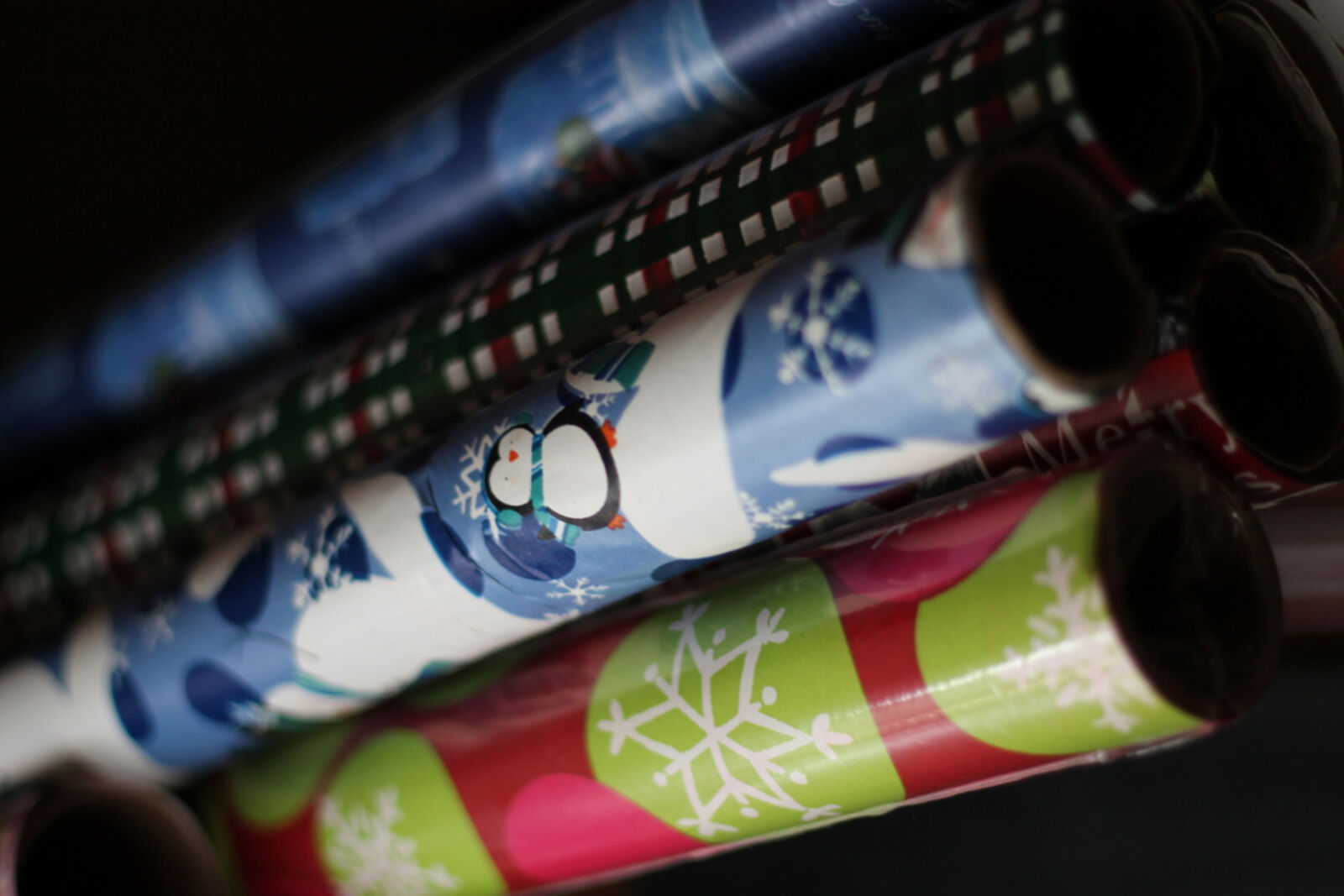 Canon EOS 1100D (EOS Rebel T3 / EOS Kiss X50) sample photo. Christmas, holidays, winter, wrapping photography