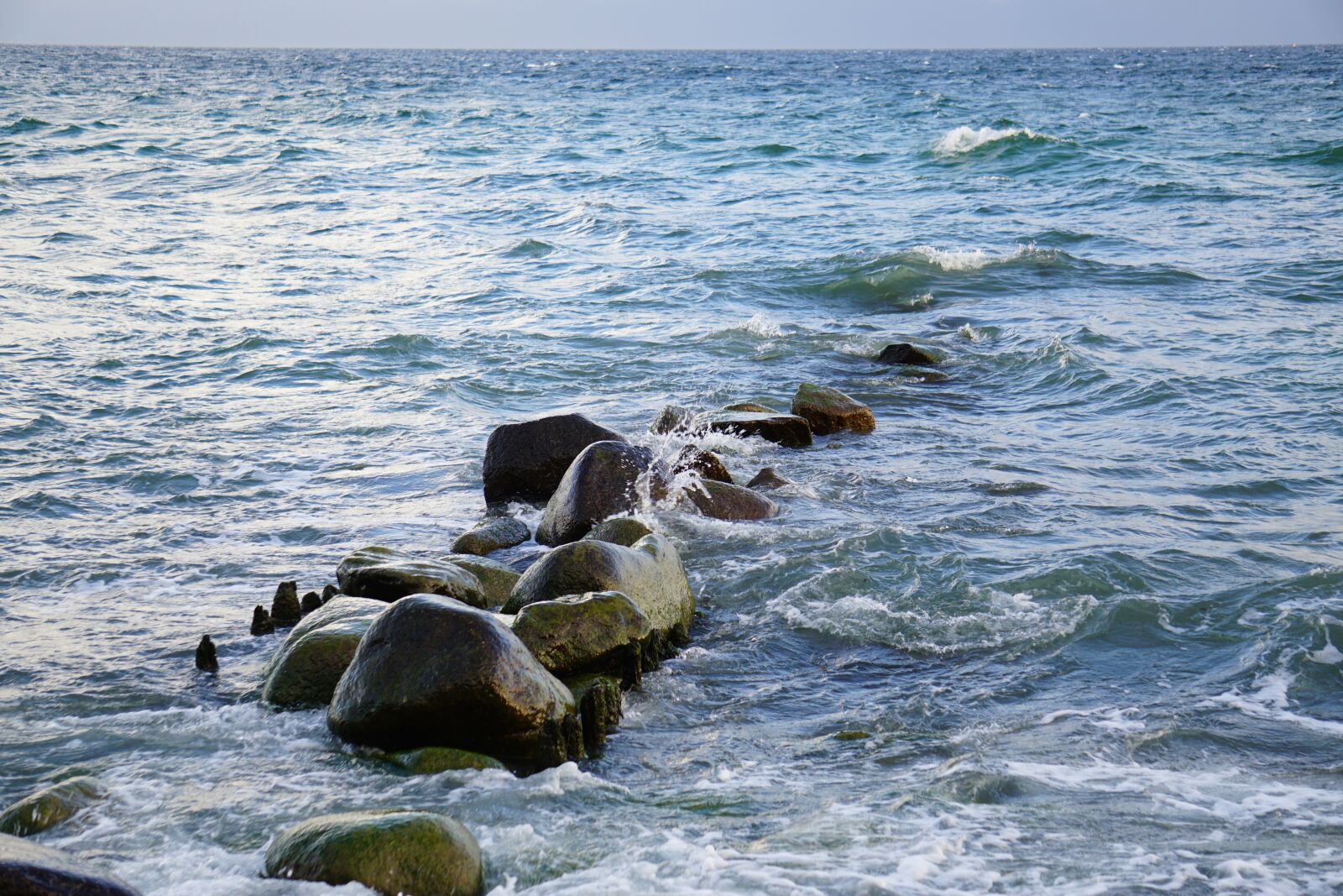 Sony E 55-210mm F4.5-6.3 OSS sample photo. Water, sea, baltic sea photography
