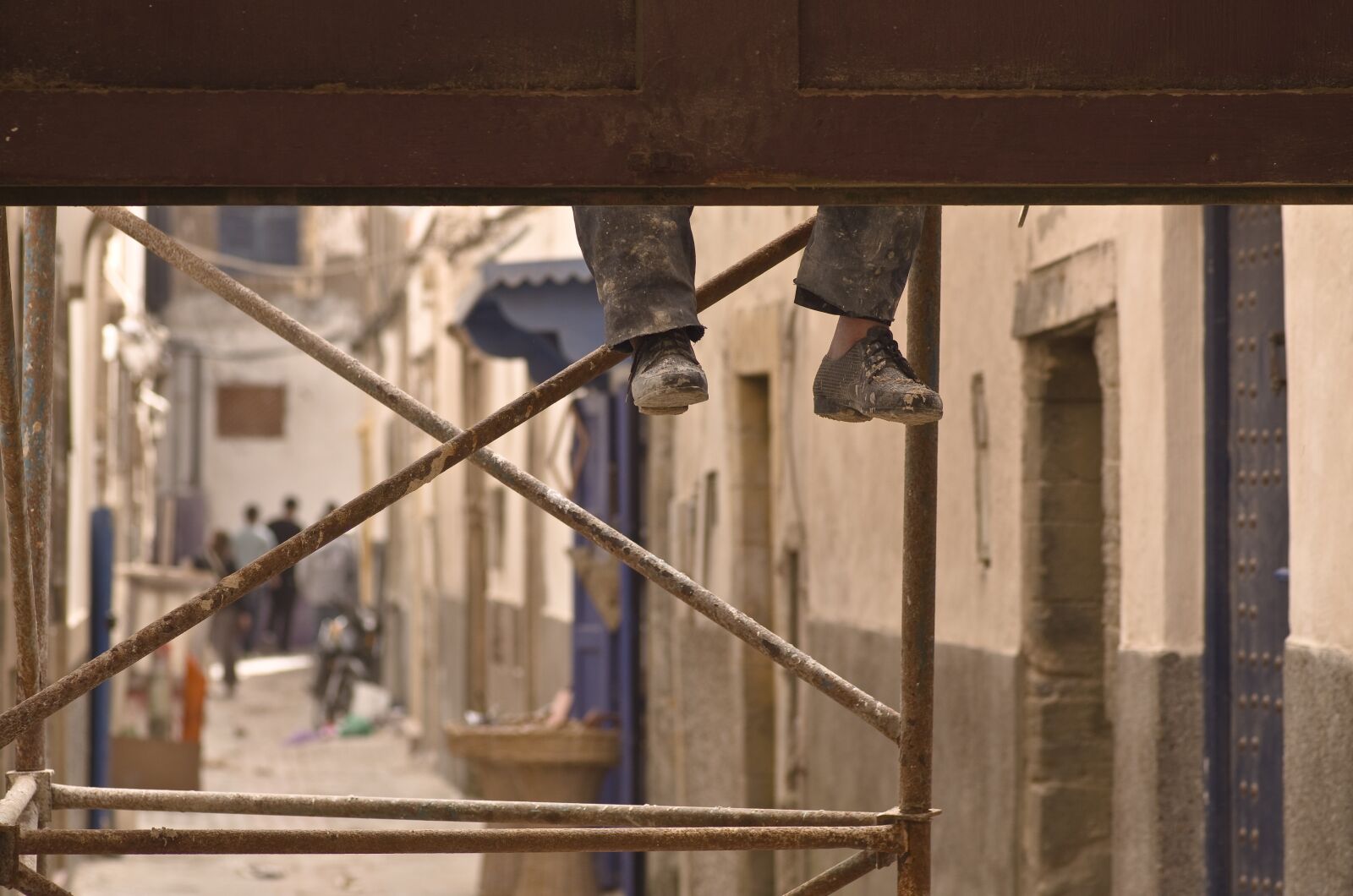Pentax K-30 sample photo. Site, feet, construction workers photography