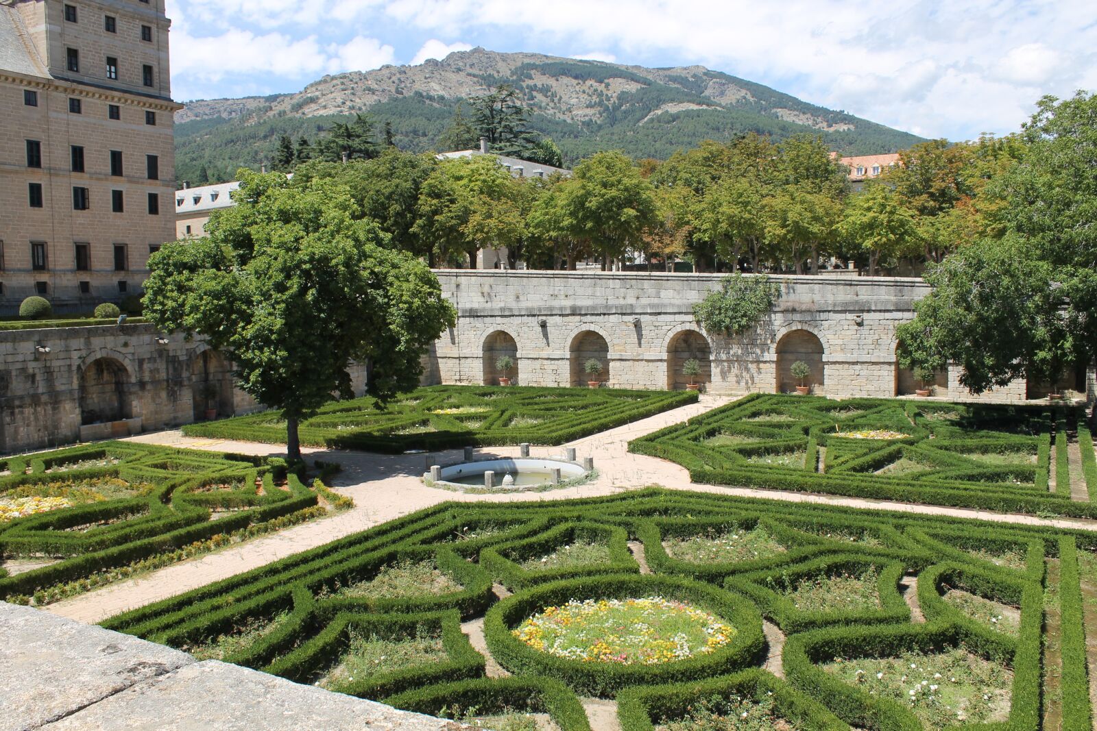 Canon EOS 1100D (EOS Rebel T3 / EOS Kiss X50) sample photo. Spain, convent, garden photography