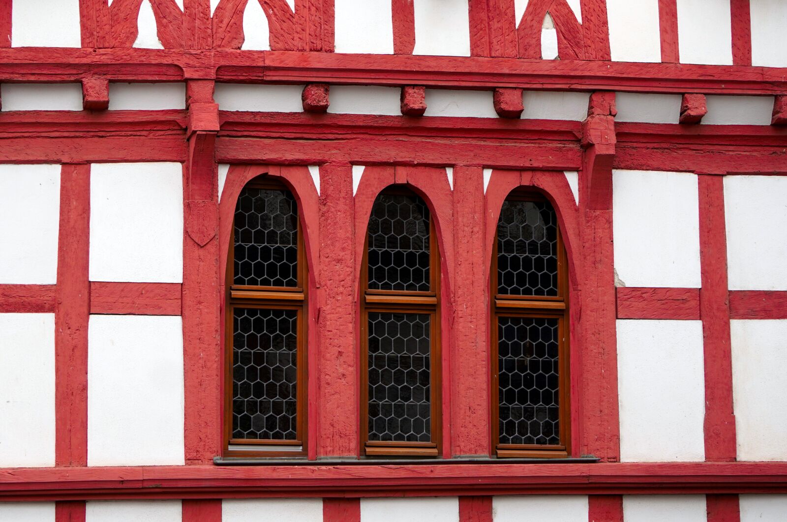 Sony E 55-210mm F4.5-6.3 OSS sample photo. Truss, window, historically photography