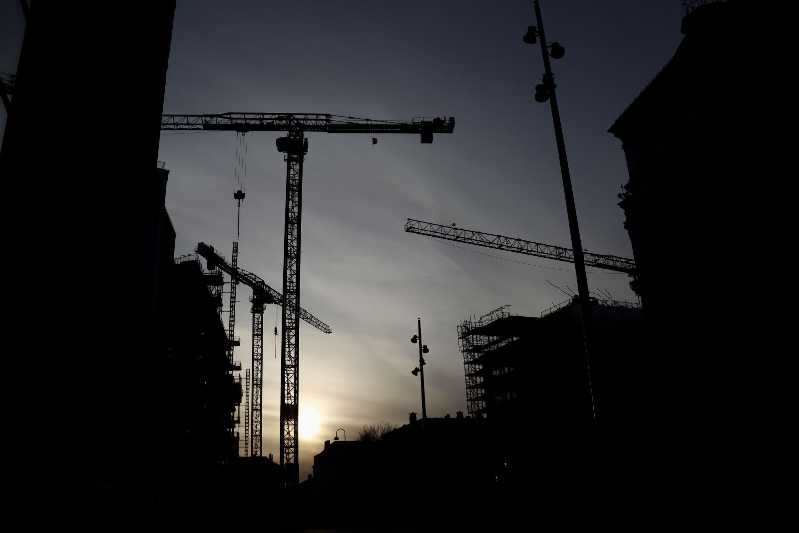 Canon EF-M 18-150mm F3.5-6.3 IS STM sample photo. Mobile crane, silhouette, city photography