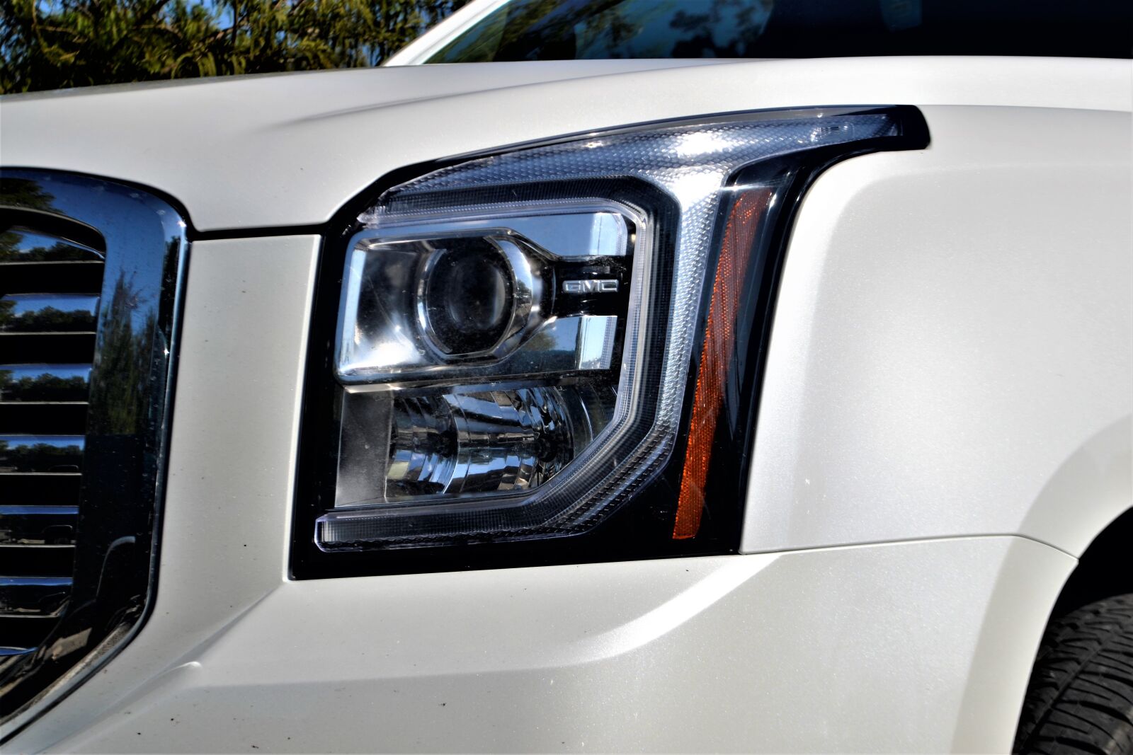 Nikon D3100 sample photo. Gmc yukon, headlamp, headlight photography