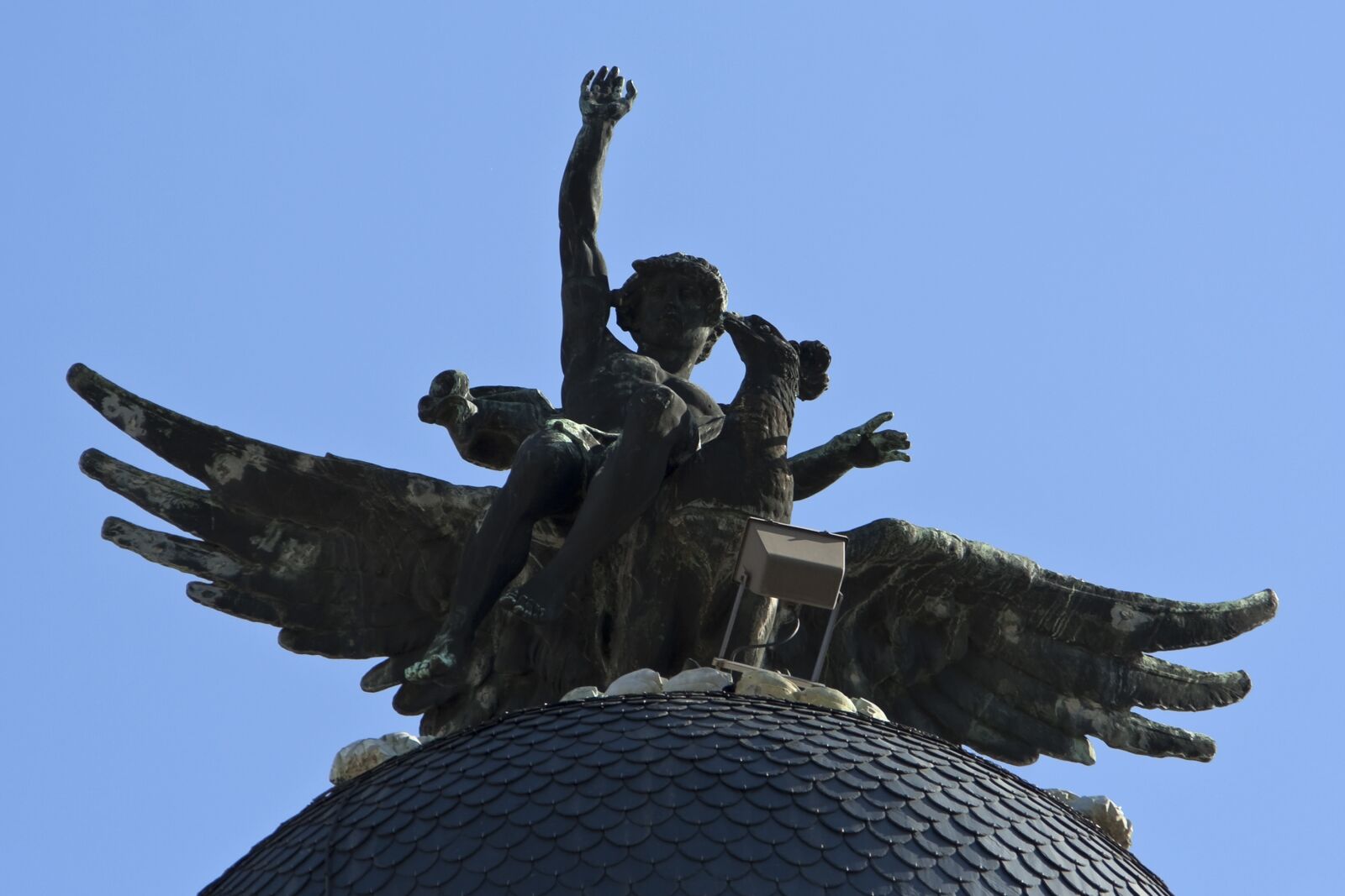 Canon EOS 350D (EOS Digital Rebel XT / EOS Kiss Digital N) sample photo. Sculpture, wings, statue photography