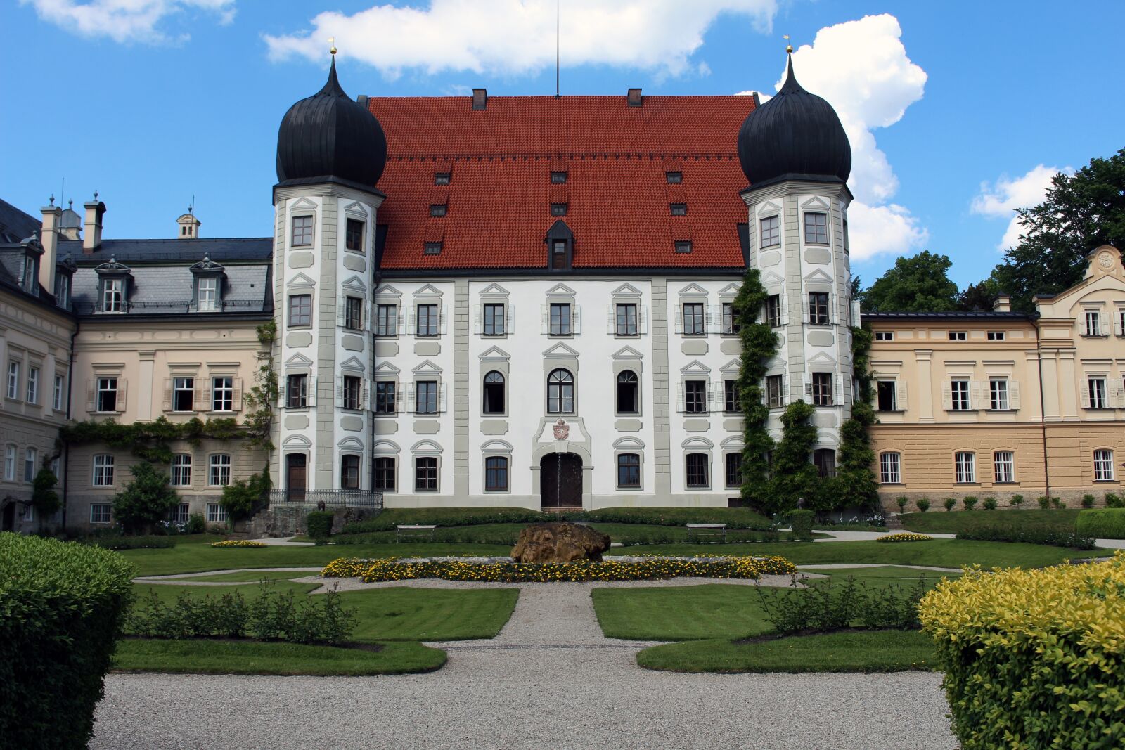 Canon EOS 700D (EOS Rebel T5i / EOS Kiss X7i) sample photo. Castle, baroque, architecture photography