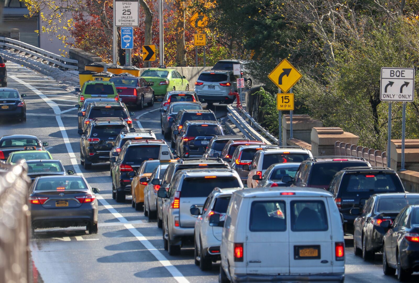 Canon EF-S 55-250mm F4-5.6 IS STM sample photo. Traffic, cars, rush hour photography