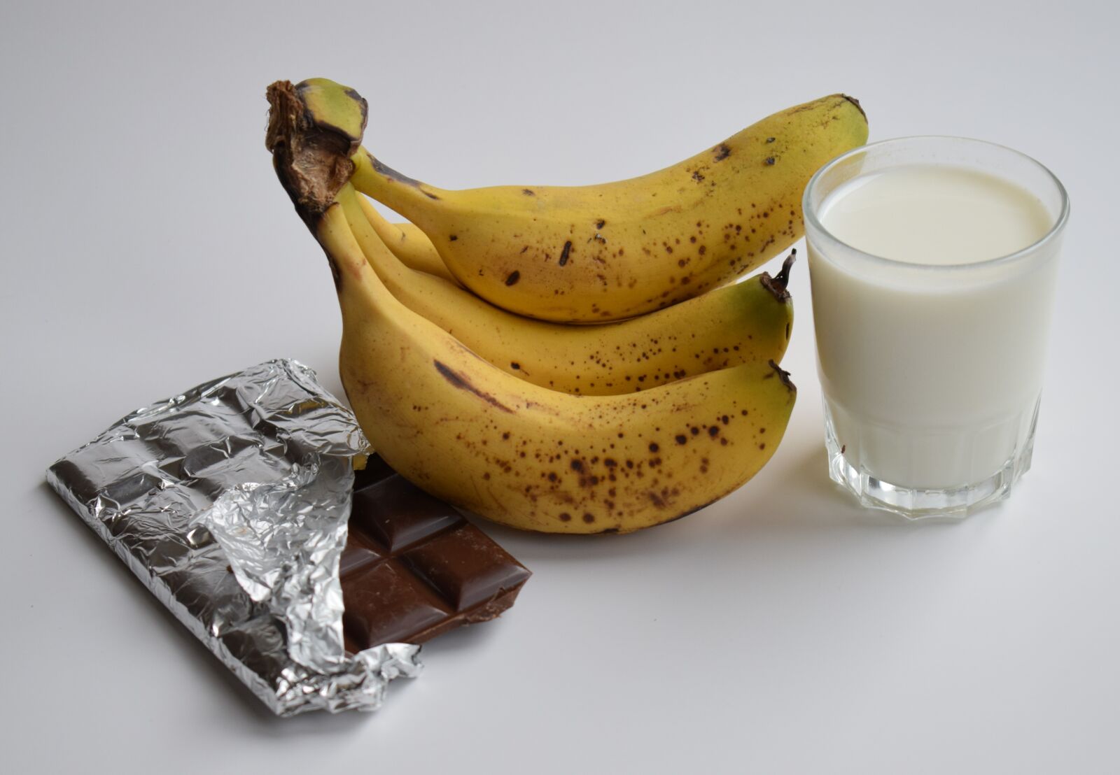 Nikon D5300 sample photo. Banana, milk, health photography