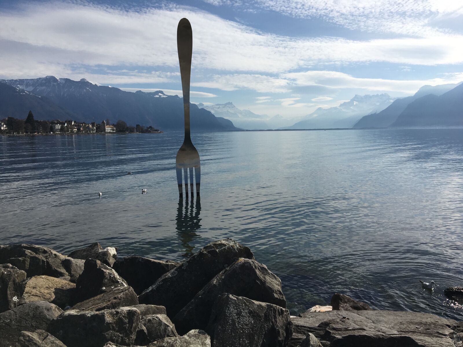 Apple iPhone 6s sample photo. Fork, lake, vevey photography