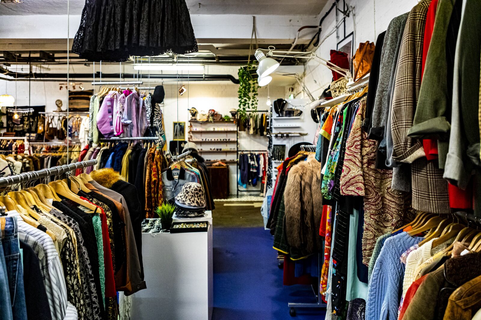 Canon EOS 5D Mark IV sample photo. Flea market, shoreditch, london photography
