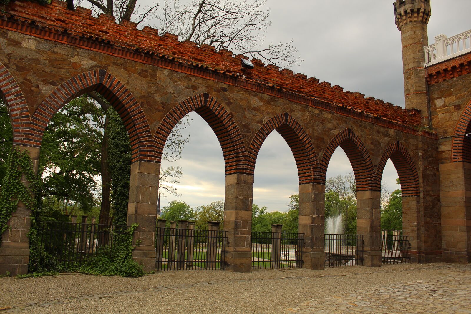 Canon EOS 4000D (EOS Rebel T100 / EOS 3000D) sample photo. Castle, old, monument photography