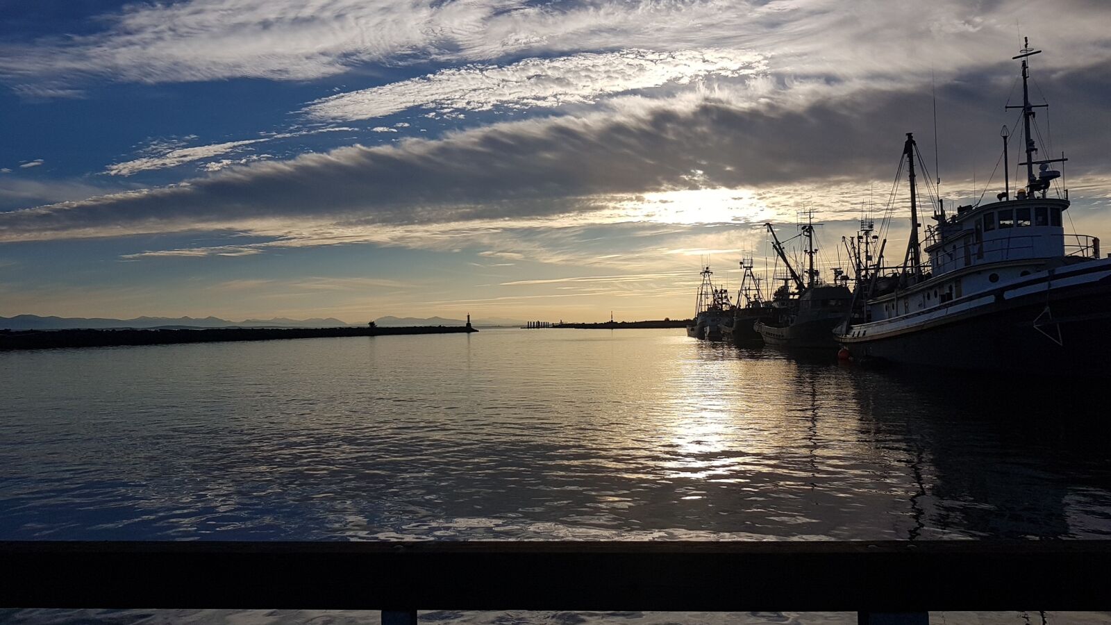 Samsung Galaxy S7 sample photo. Ships, water, docks photography