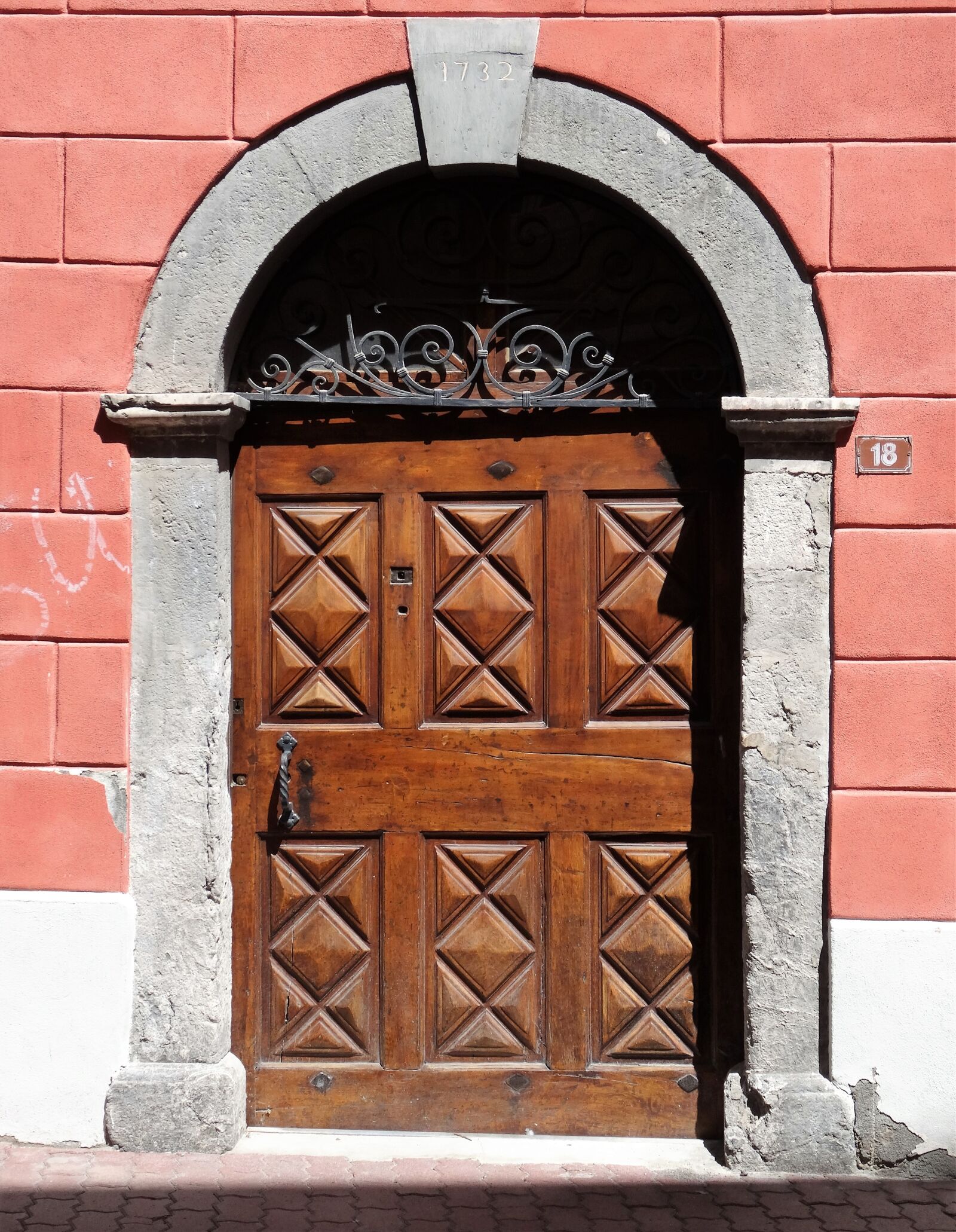 Sony DSC-HX50 sample photo. Old door, wooden door photography