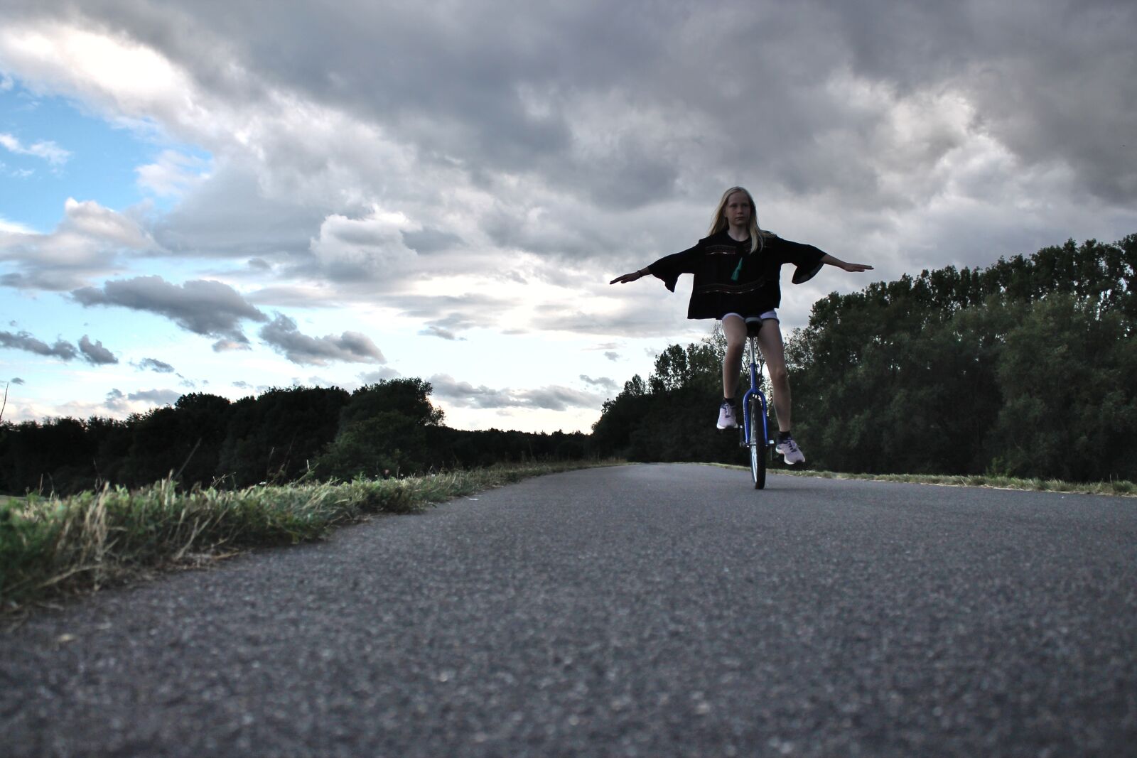 Canon EOS 1100D (EOS Rebel T3 / EOS Kiss X50) sample photo. Cycling, cycle, sky photography