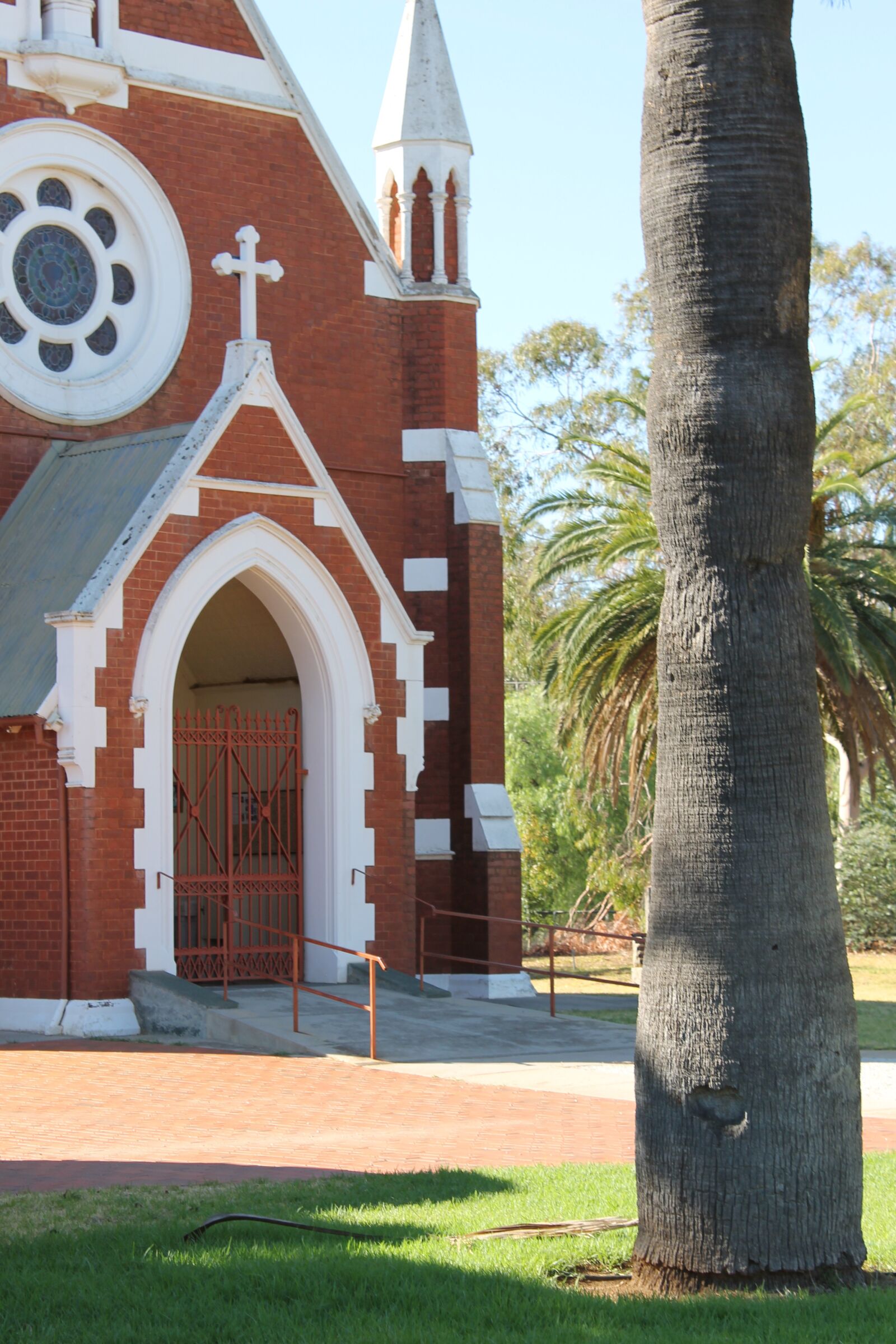 Canon EOS 1100D (EOS Rebel T3 / EOS Kiss X50) sample photo. Catholic church, australia, victoria photography
