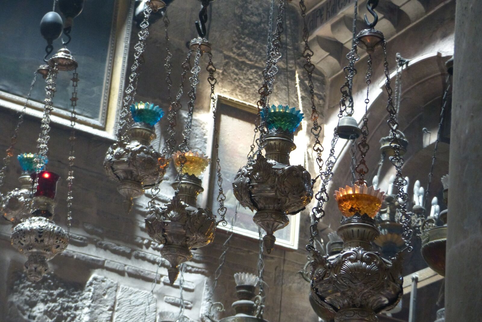 Panasonic Lumix DMC-FZ200 sample photo. Lamps, holy sepulchre church photography