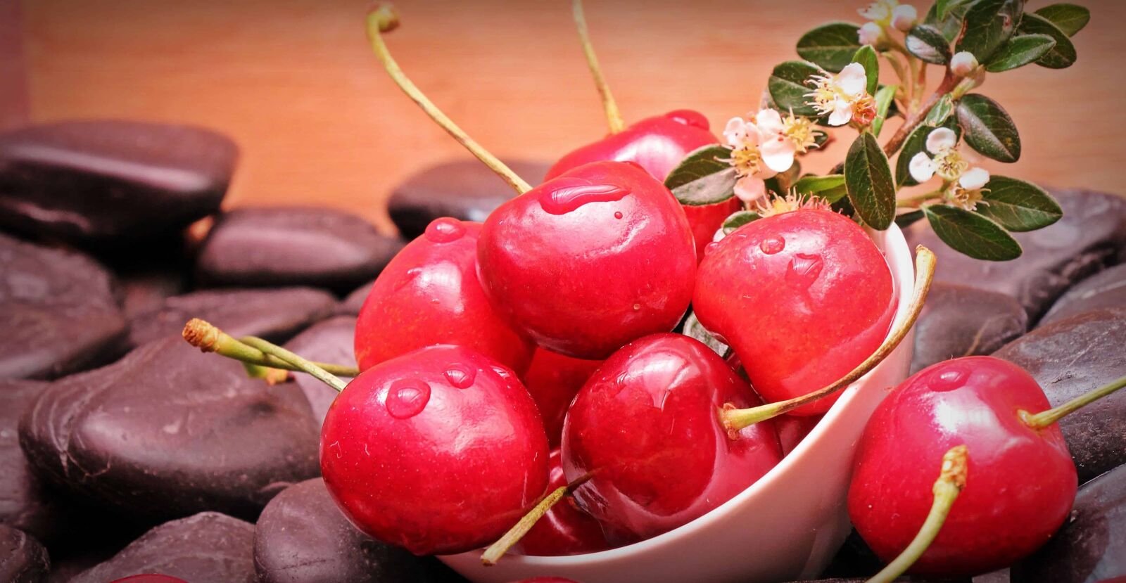 Canon EOS 550D (EOS Rebel T2i / EOS Kiss X4) sample photo. Food, fruit, cherry, organic photography