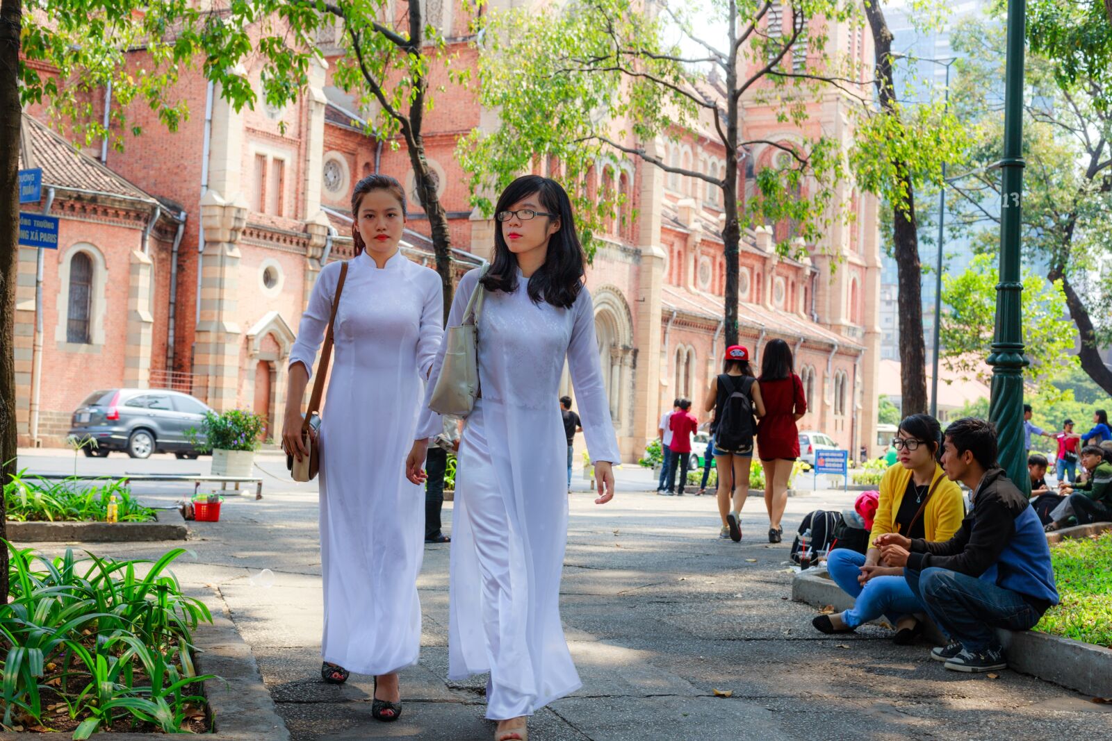 Canon EOS 6D + Canon EF 50mm F1.4 USM sample photo. Vietnam, long coat, page photography