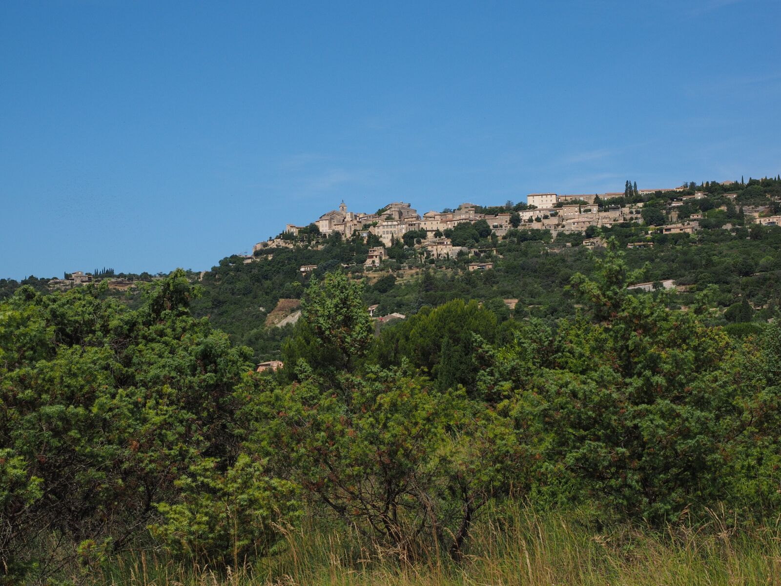 Olympus OM-D E-M1 + Olympus M.Zuiko Digital ED 12-40mm F2.8 Pro sample photo. Gordes, village, community photography