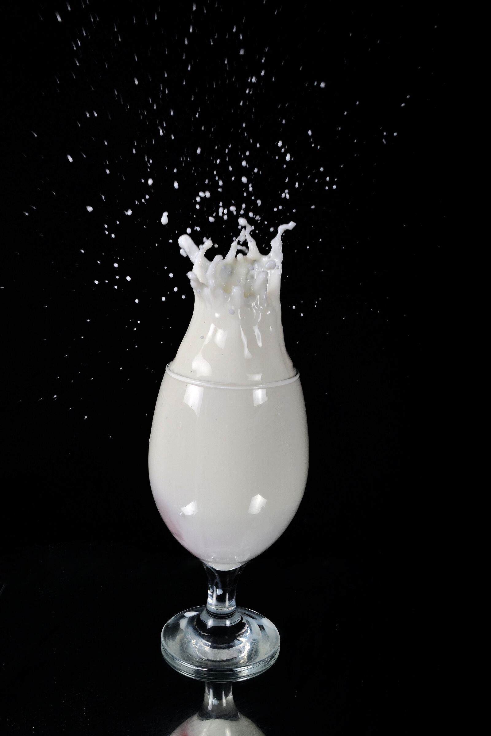 Nikon D3100 sample photo. Milk, splash photography