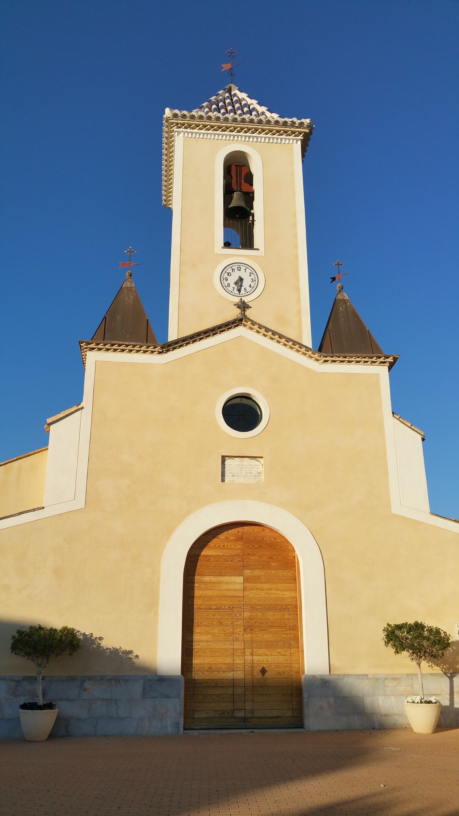 Samsung Galaxy S5 LTE-A sample photo. Church, people, bell tower photography