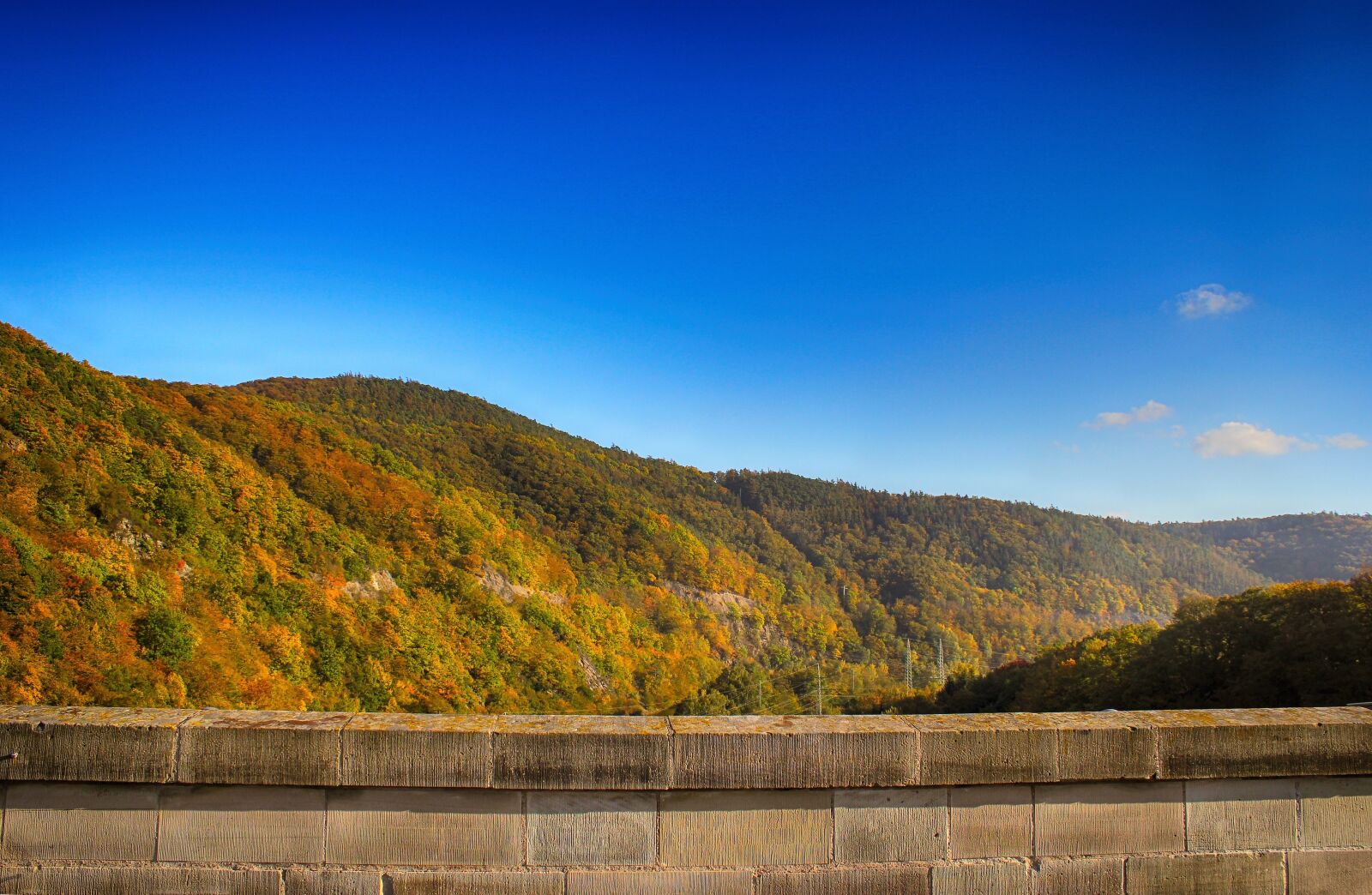 Canon EOS 550D (EOS Rebel T2i / EOS Kiss X4) sample photo. Wall, edersee, barrier wall photography