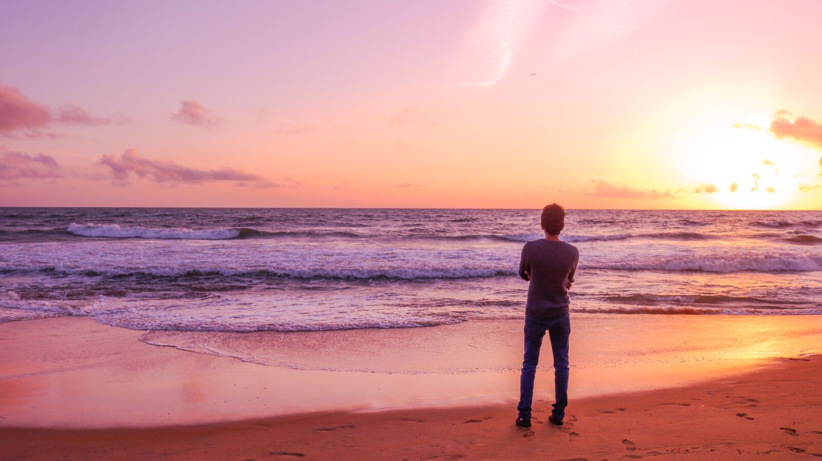 Canon EOS 750D (EOS Rebel T6i / EOS Kiss X8i) sample photo. Alone boy, beach, sea photography