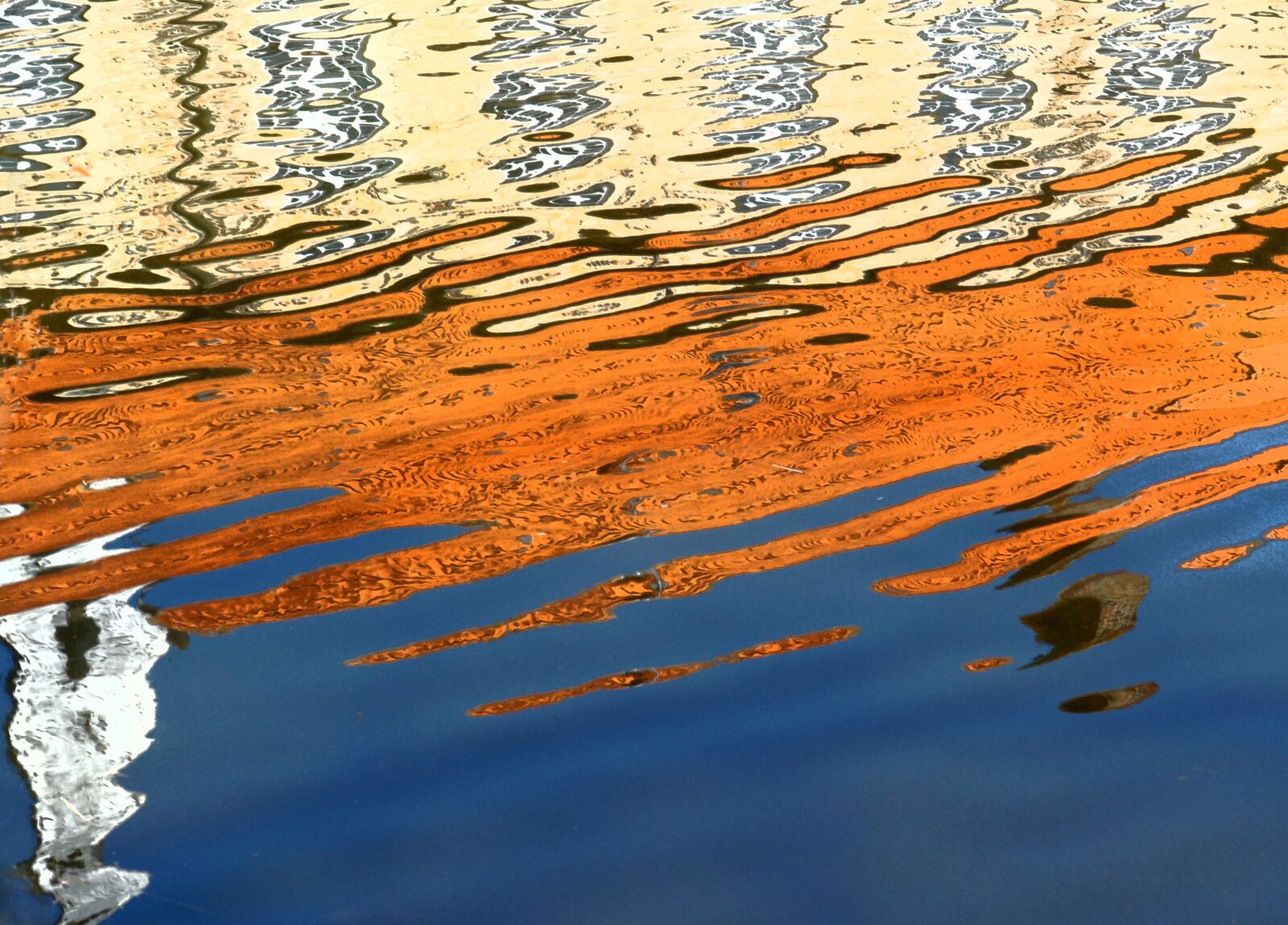 Panasonic Lumix DMC-G3 sample photo. Water reflection, wasserburg, moat photography