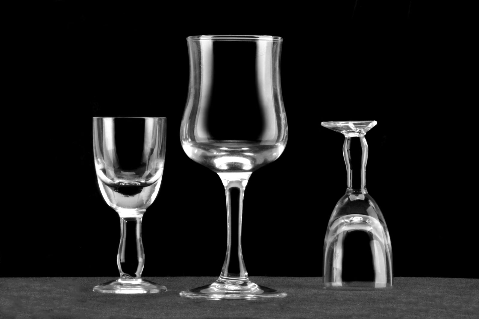 Nikon D7000 sample photo. Glass, black background, white photography