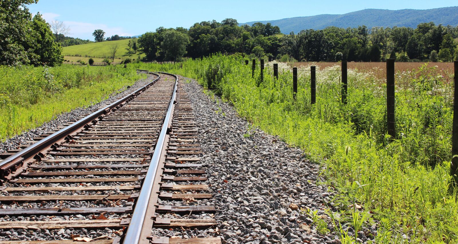 Canon EOS 600D (Rebel EOS T3i / EOS Kiss X5) sample photo. Shenandoah valley, virginia, railroad photography