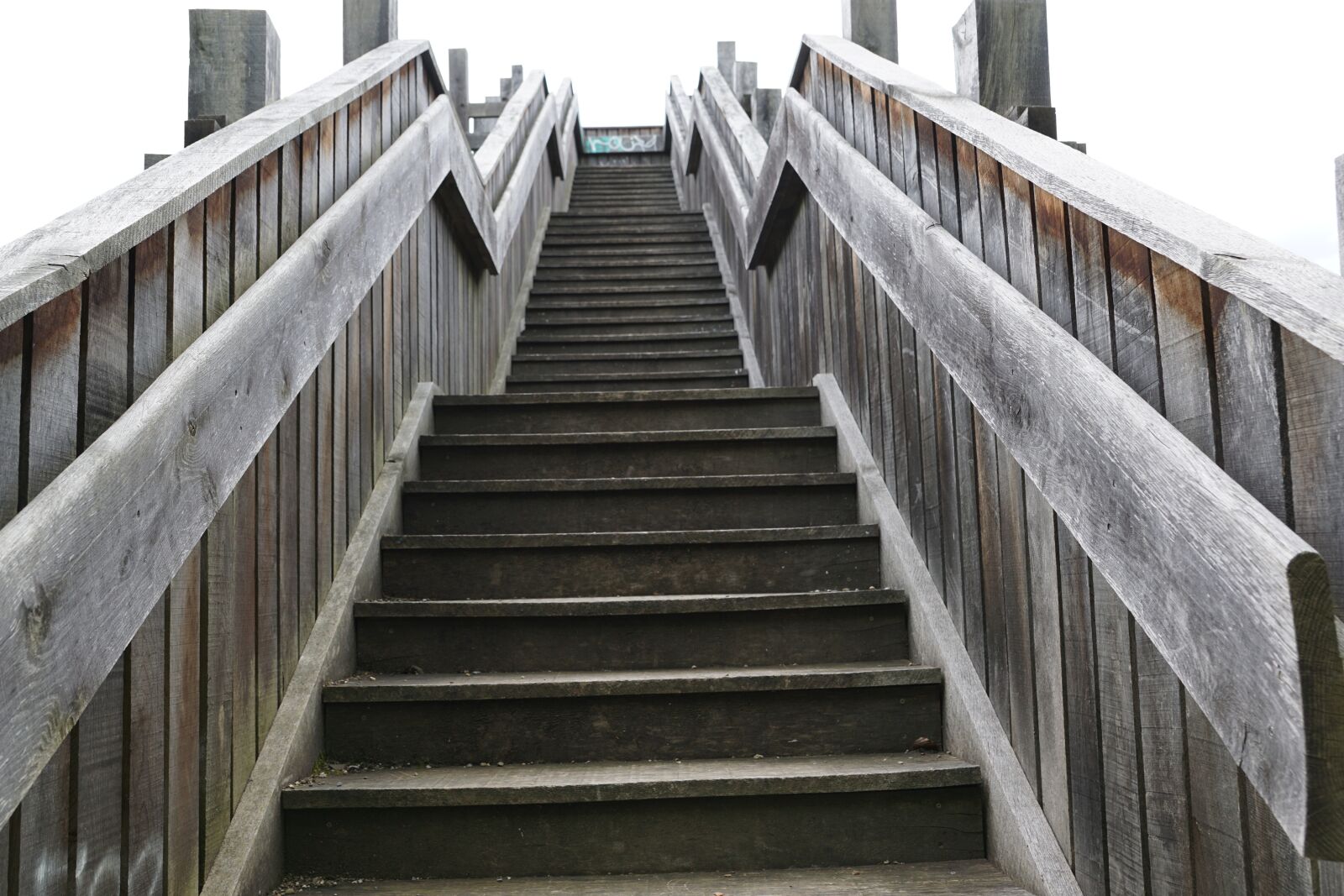 Sony ILCA-77M2 + Sony DT 16-50mm F2.8 SSM sample photo. Stairs, level, emergence photography