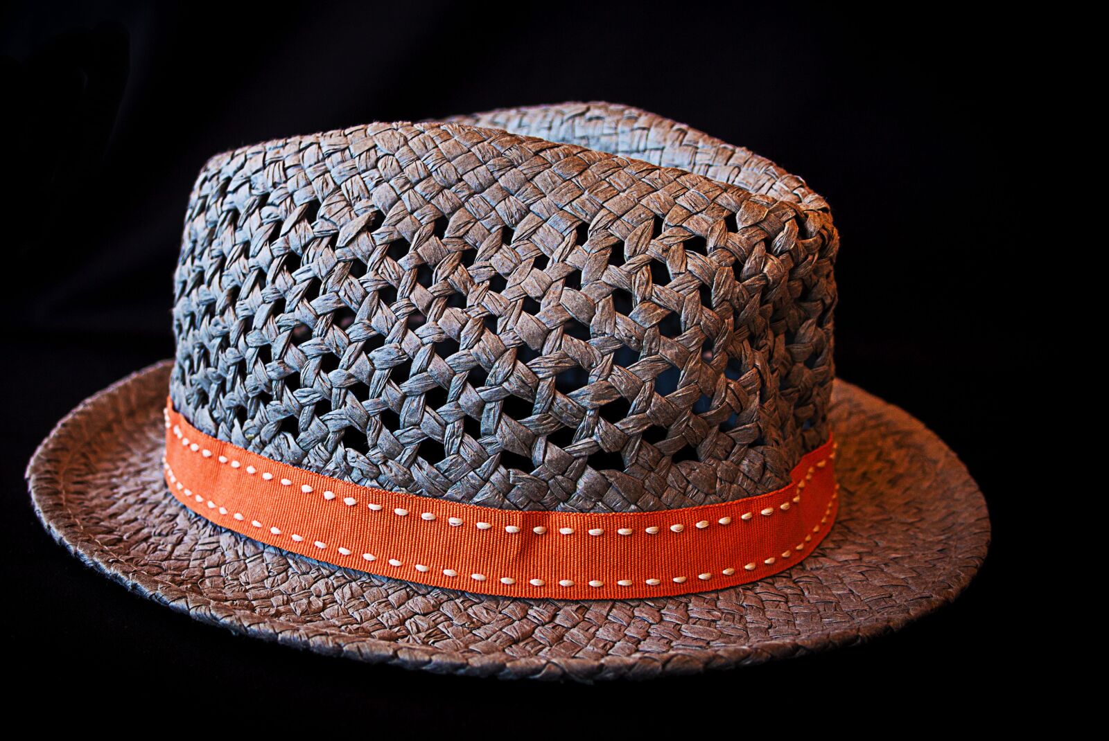 Canon EF-S 18-55mm F3.5-5.6 II sample photo. Hat, cap, shadow photography