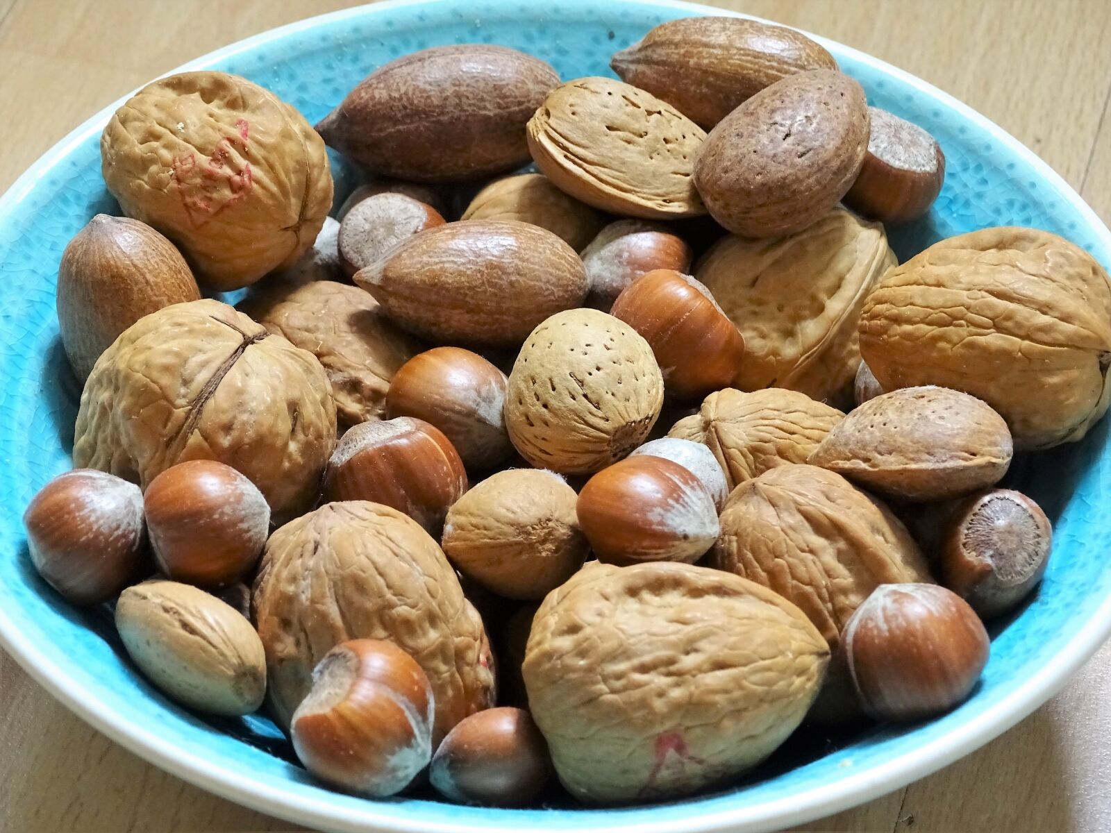 Sony Cyber-shot DSC-HX400V sample photo. Bowl, nut, nuts photography
