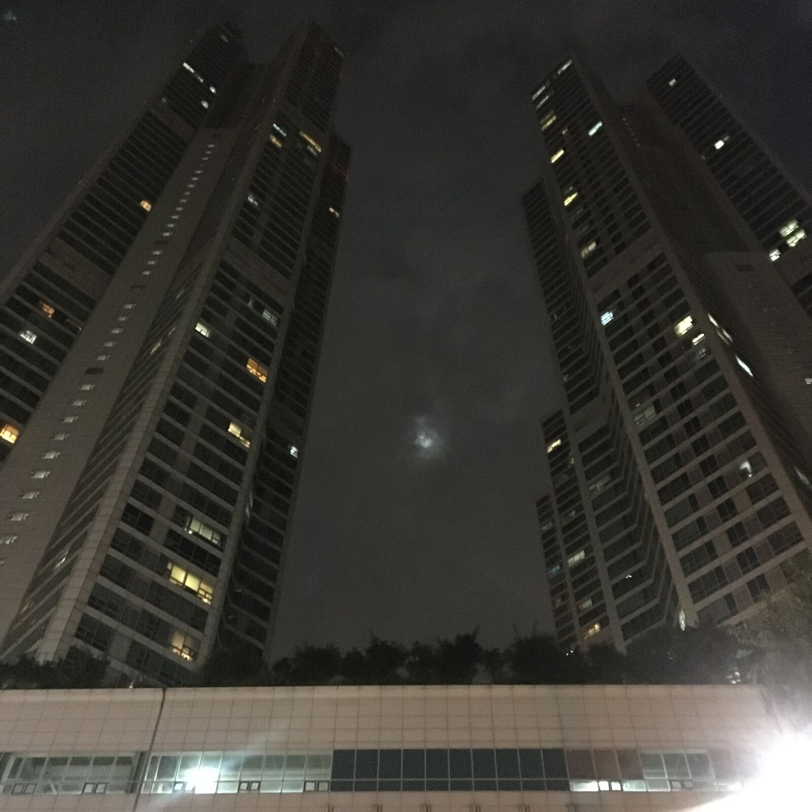 iPhone 6s back camera 4.15mm f/2.2 sample photo. Photoshop, apartments, night view photography