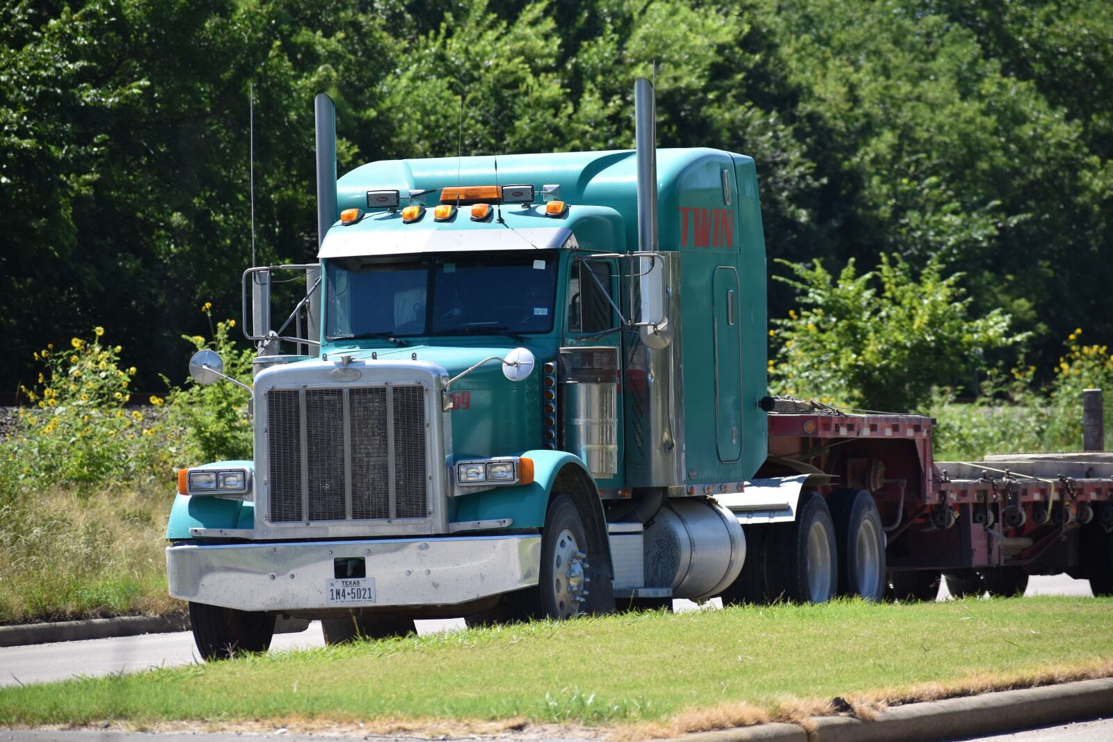 Nikon D3500 sample photo. Truck, 18 wheeler, flatbed photography