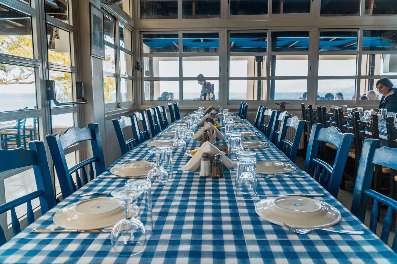 Sony a6500 sample photo. Greek, gedeckter table, tablecloth photography