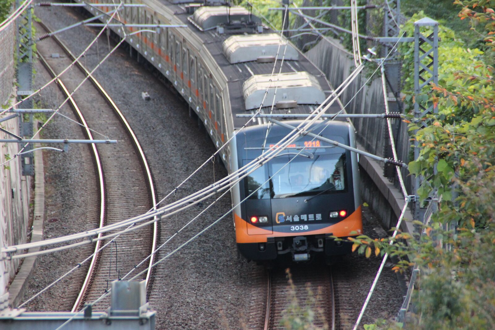 Canon EOS 600D (Rebel EOS T3i / EOS Kiss X5) sample photo. Train, subway, republic of photography