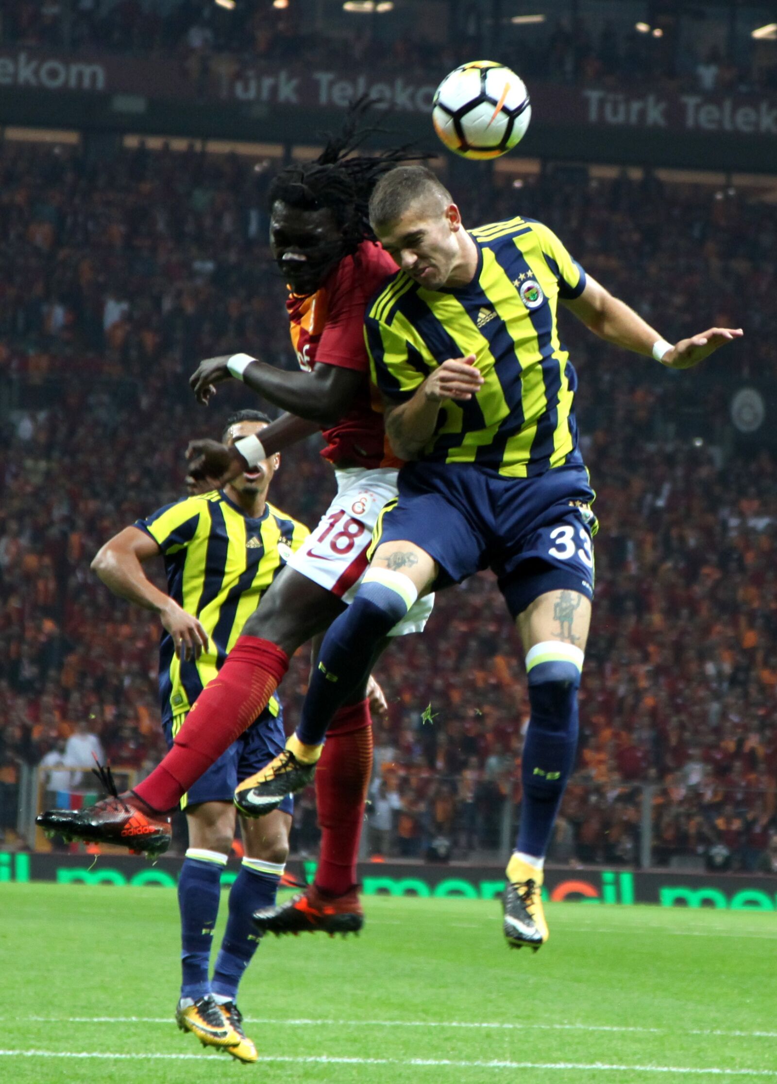 Canon EOS 5D Mark II sample photo. Galatasaray, fenerbahce, derby photography