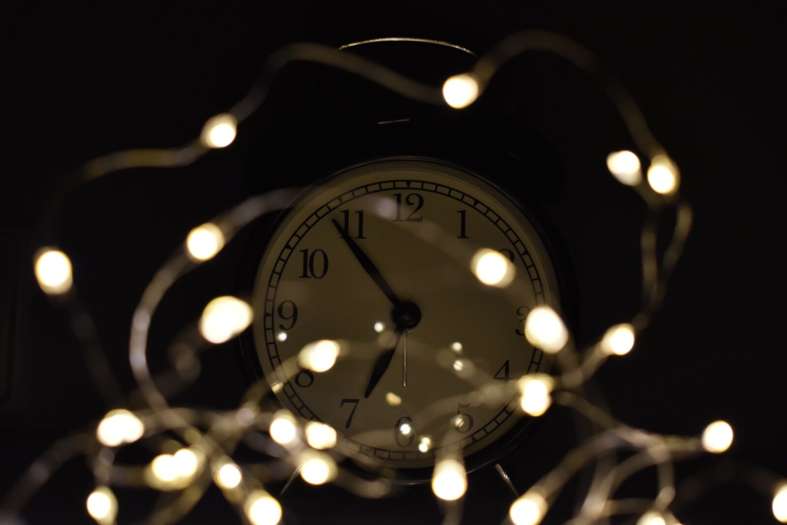 Nikon D3400 sample photo. Clock, autumn, time photography
