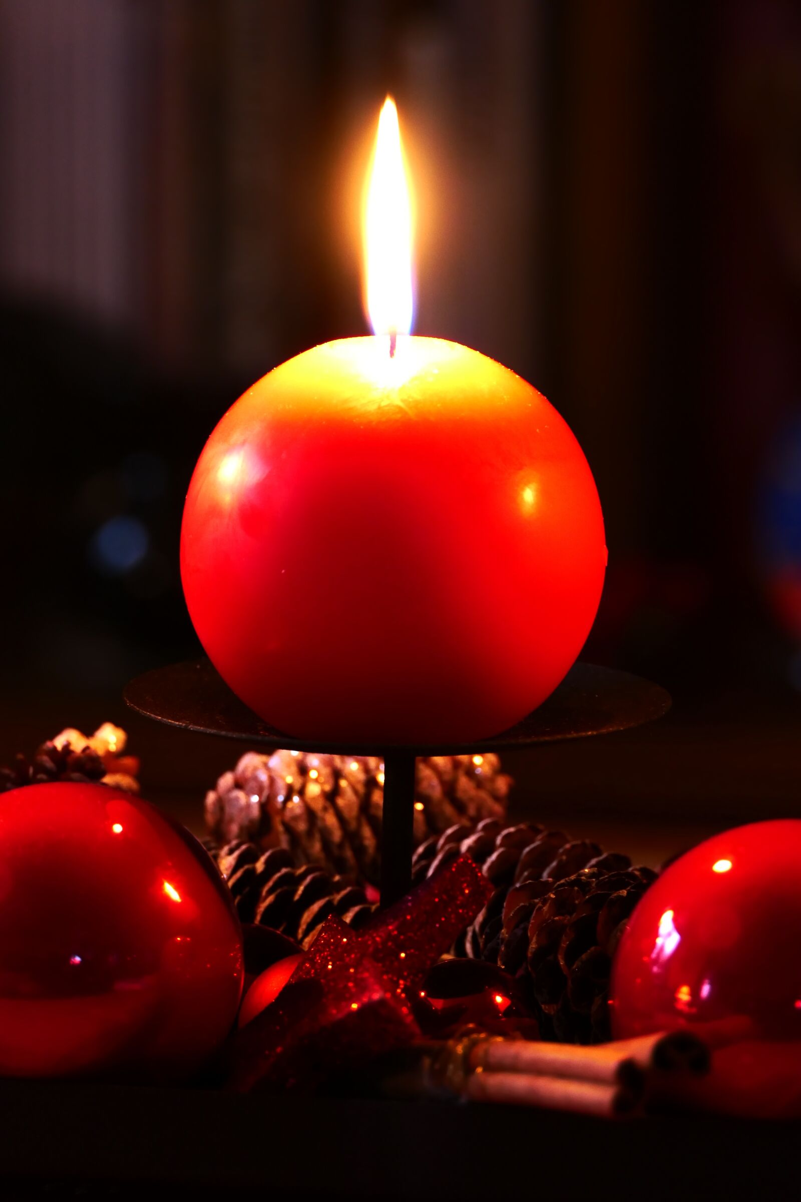Panasonic Lumix DMC-FZ2500 (Lumix DMC-FZ2000) sample photo. Christmas, candle, advent photography